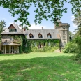 Château de Normandie avec nombreuses dépendances et surface terrain