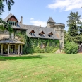 Château de Normandie avec nombreuses dépendances et surface terrain