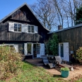 Maison vue sur mer à vendre à Hautot sur Mer entourée de bois