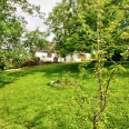 Maison de village à vendre sur grand terrain arboré