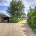 Belle Maison Normande en parfait état dans son joli jardin arboré