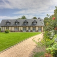 Belle Maison Normande en parfait état dans son joli jardin arboré