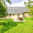 Belle Maison Normande en parfait état dans son joli jardin arboré