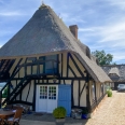 Maison toit de chaume avec vue sur la Seine