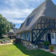 Maison toit de chaume avec vue sur la Seine
