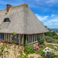 Maison toit de chaume avec vue sur la Seine