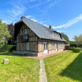 Maison de style néo-normand à vendre avec beau jardin au coeur de Saint-Valéry-en-Caux à 15 mn à pied de la plage