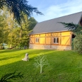 Maison ancienne dans la campagne vallonnée du Pays de Bray