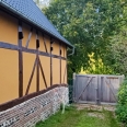 Maison ancienne dans la campagne vallonnée du Pays de Bray