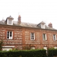 Maison brique et silex