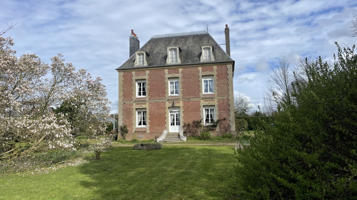 Maison de maître début XIXème siècle à vendre. Proximité. Dieppe
