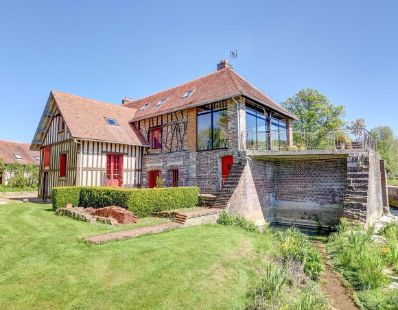 Ancien Moulin à vendre en bord de rivière à proximité de Dieppe en Normandie