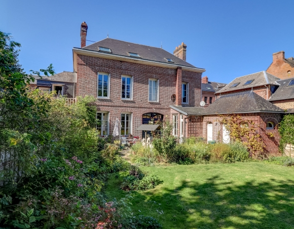 Maison de Maître sur grand jardin clos et dépendances Saint-Saëns