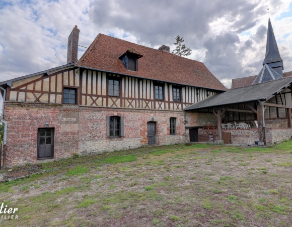 Propriété de caractère potentiel équestre sur 7 ha à Neufchatel