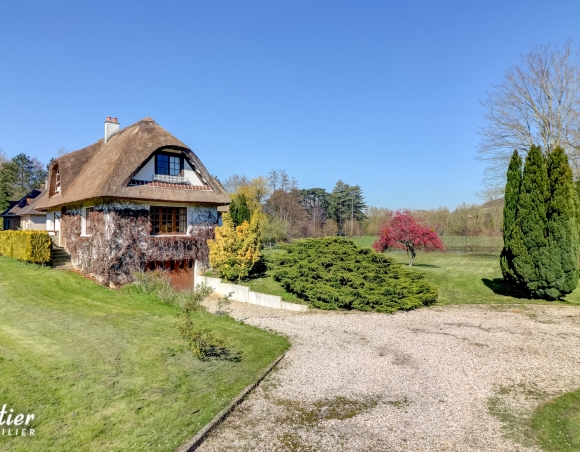 Belle chaumière à  vendre à Arques la bataille avec herbage