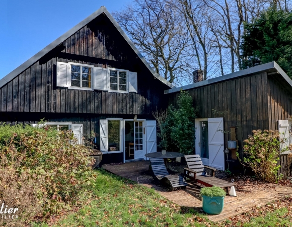 Maison vue sur mer à vendre à Hautot sur Mer entourée de bois Maison vue sur mer à vendre à Hautot sur Mer entourée de bois