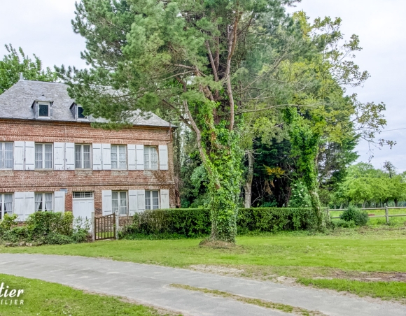 Corps de ferme entre Deauville et Honfleur. Beau potentiel !