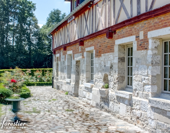 Demeure de prestige au cœur du pays de Caux, avec piscine couverte et chauffée