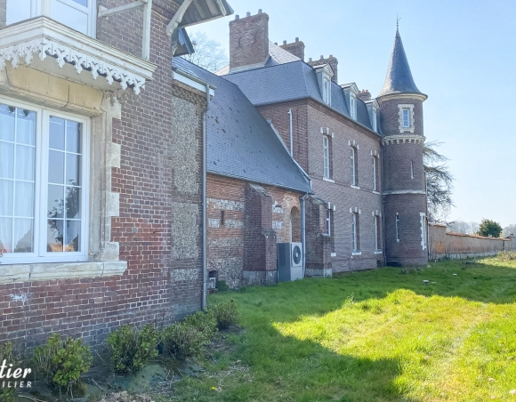 Château à vendre fin XIXe, salle de réception, dépendance et parc
