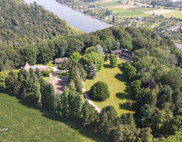 Exceptionnelle propriété de 15ha à vendre avec vue sur seine  