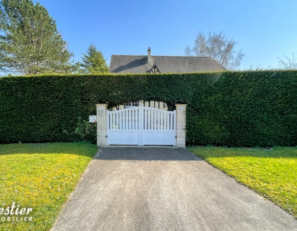 Belle maison normande à vendre au Genetey, prox. Rouen Belle maison normande à vendre au Genetey, prox. Rouen