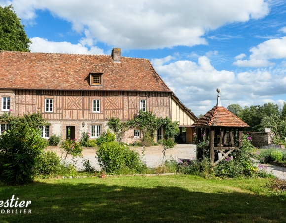 Ancien corps de ferme du XVIIe à vendre en Normandie