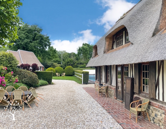 Bel ensemble immobilier à proximité du marais vernier