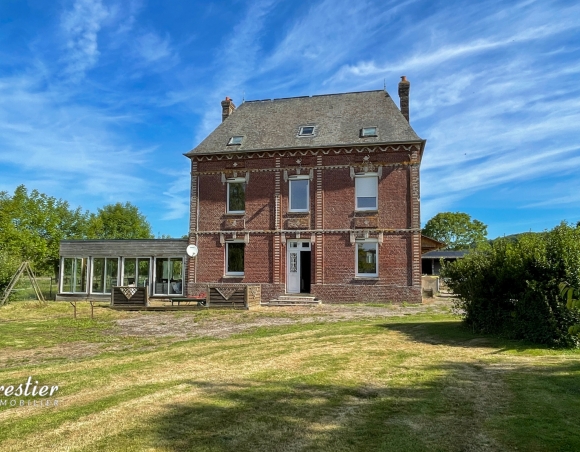 Propriété équestre dans la vallée de la Varenne, cadre verdoyant et préservé