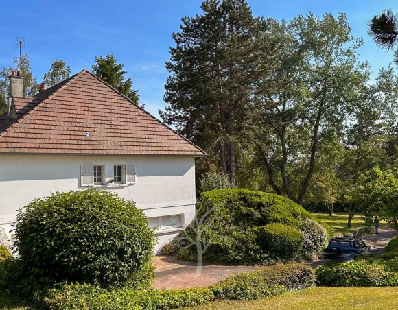 Grande maison à vendre à proximité de Saint-Martin-de-Boscherville Grande maison à vendre à proximité de Saint-Martin-de-Boscherville