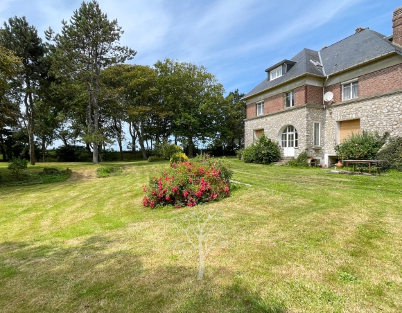 Propriété à vendre avec beau jardin entre Pourville et Dieppe