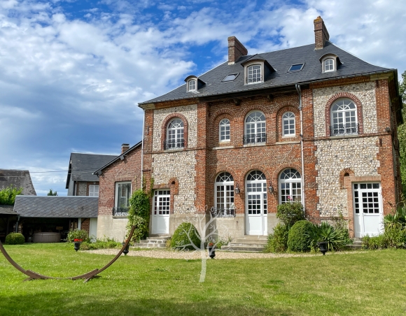 Manoir de charme à vendre dans un village de la côte d’albâtre, à deux pas des plages