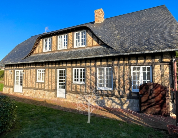 Maison de style néo-normand à vendre avec beau jardin au coeur de Saint-Valéry-en-Caux à 15 mn à pied de la plage
