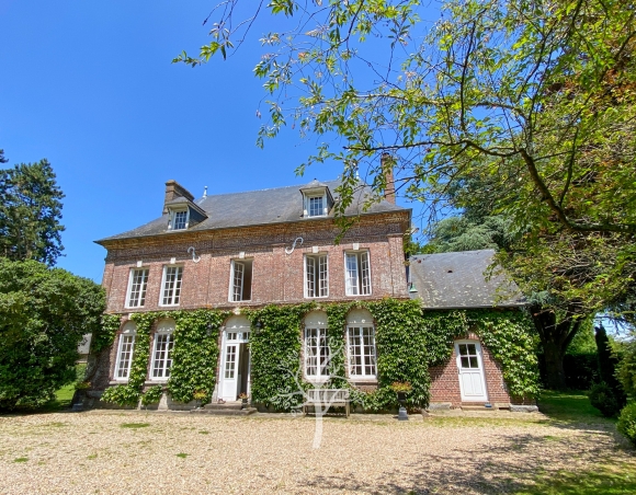 Maison de maître début XIXème à vendre avec dépendance aménagée et infrastructure équestre.