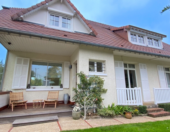 Une maison lumineuse idéalement située à Dieppe, Caude-Côte