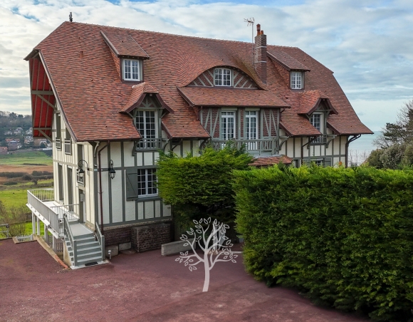 Beau studio lumineux avec vue mer et vue campagne à vendre à Pourville-sur-Mer Beau studio lumineux avec vue mer et vue campagne à vendre à Pourville-sur-Mer