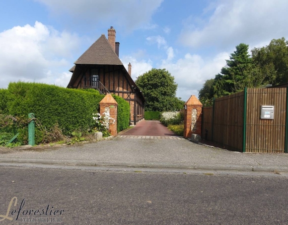 Maison de caractère avec bois et rivière  quatre chambres à vendre en Normandie 4833