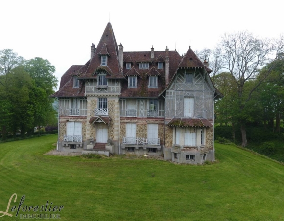 Demeure de famille à rénover 12 chambres Dépendances potentiel de développement Vue exceptionnelle Vallée de la Bresle 4955