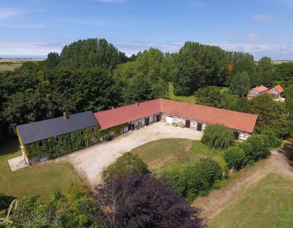 Maison de maître avec ses élégantes dépendances de 290 m2 Situation et localisation privilégiées Achat en Normandie 4894