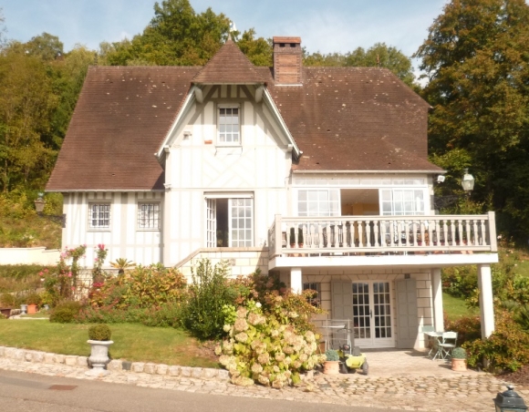 Propriété de caractère Piscine Dépendances à Villequier