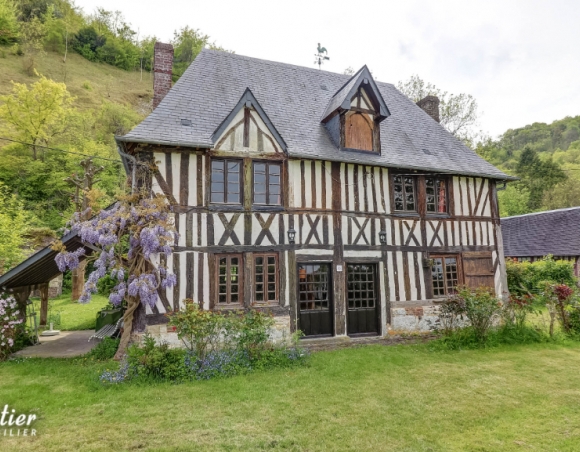 Petit manoir Normand du 17ème en Bord de Seine entre Rouen et Le Havre