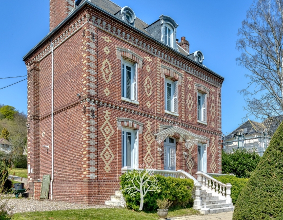 À vendre – Élégante maison de caractère avec vue exceptionnelle sur la Seine