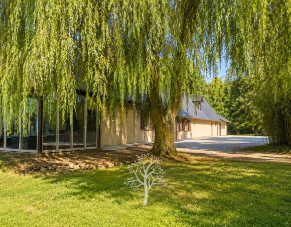 Maison entourée d’un parc naturel de plus de 6 hectares