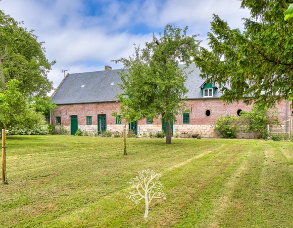 Ancienne dépendance de château sur la côte Normande
