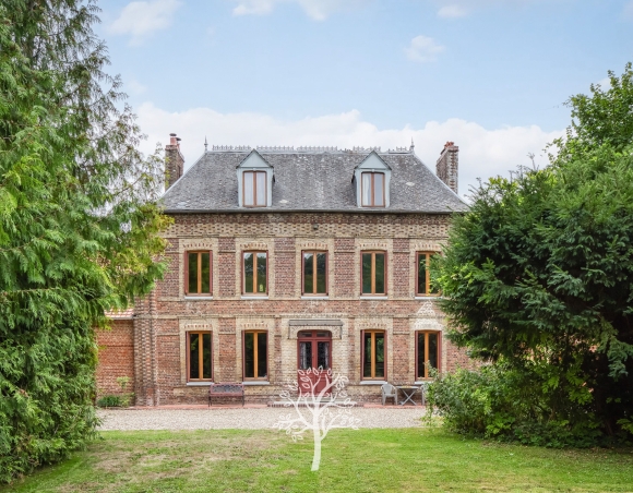 Maison familiale en brique en bord de rivière