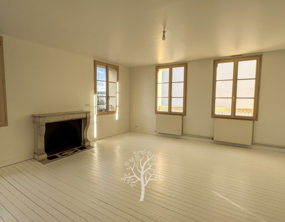 Appartement lumineux de 4 pièces avec ascenseur et terrasse à vendre à Dieppe