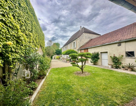 Propriété d'exception en plein cœur de village Propriété d'exception en plein cœur de village