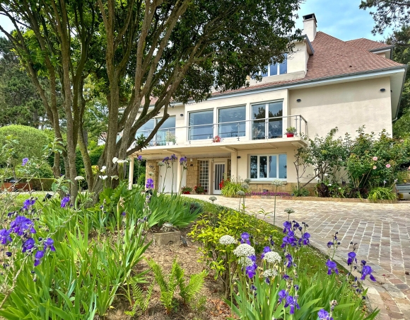 Propriété vue mer avec piscine couverte – Côte de la Vierge, Fécamp Propriété vue mer avec piscine couverte – Côte de la Vierge, Fécamp
