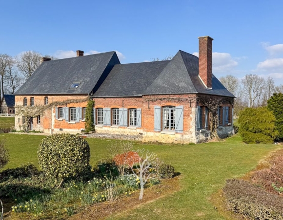 Manoir normand avec dépendances – 5 ha de terrain – Axe Rouen - Le Havre