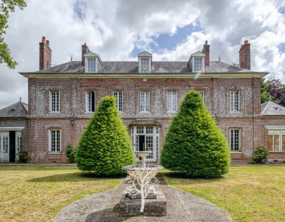 Maison de maître familiale en centre-bourg