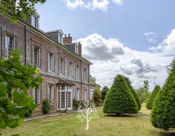 Maison de maître familiale en centre-bourg